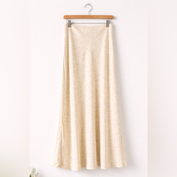 J. Crew Dresses & Skirts - Vintage J. Crew Floral Maxi Skirt Size 14 Cream Cottagecore Y2K Rayon
